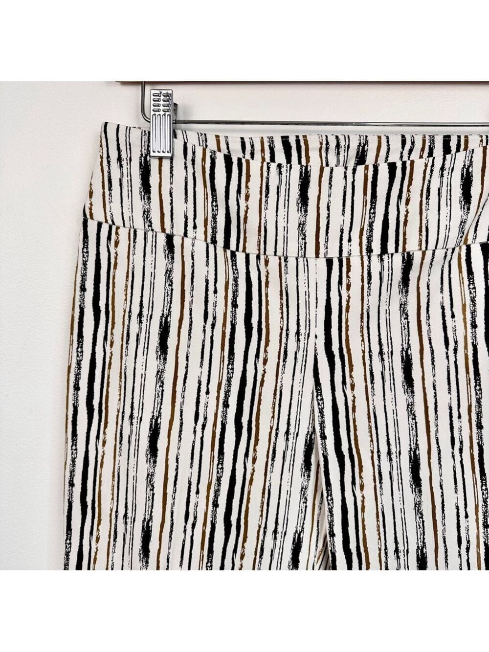 Women's S.C. & CO. Pants Size 8 White Black Striped Capri - Picture 2 of 8